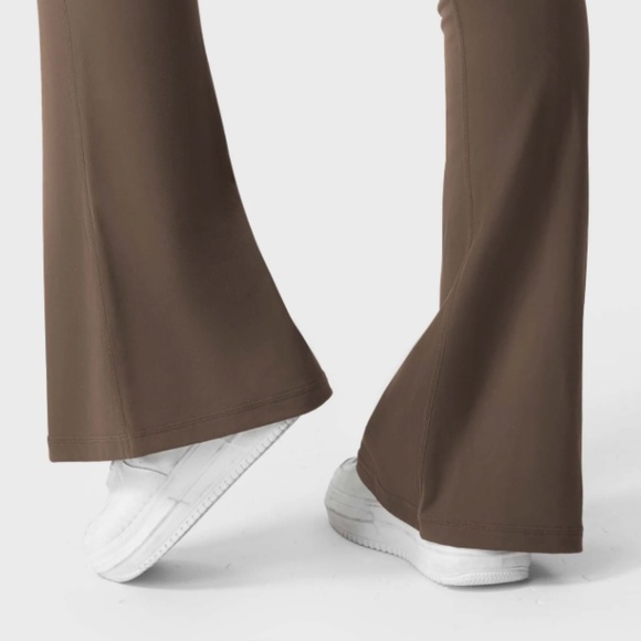 Yeoreo Brittany 30" Flared Leggings with Pocket - Picture 3 of 6